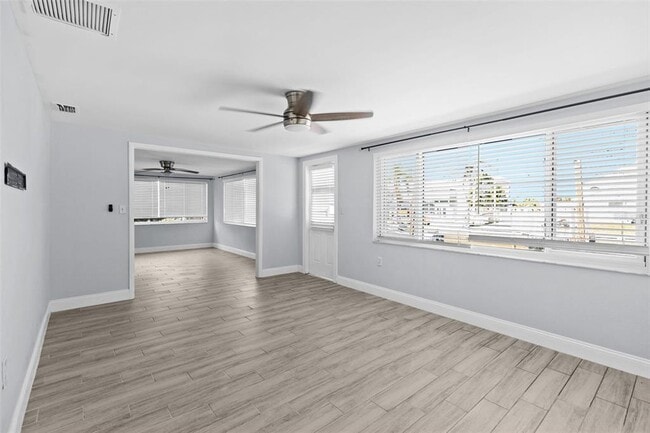 Building Photo - 13916 Sommers Ave