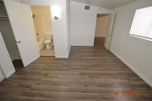 Building Photo - 5617 Evergreen Ave