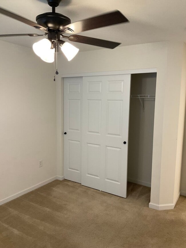 Building Photo - 104 Forest Oaks Dr