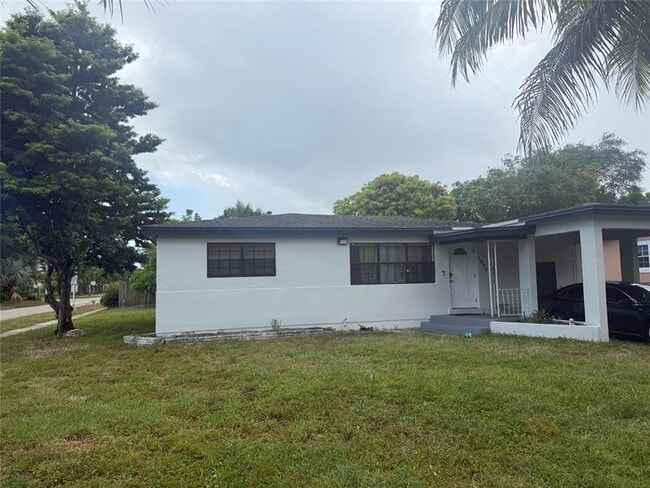 Building Photo - 2800 SW 9th St