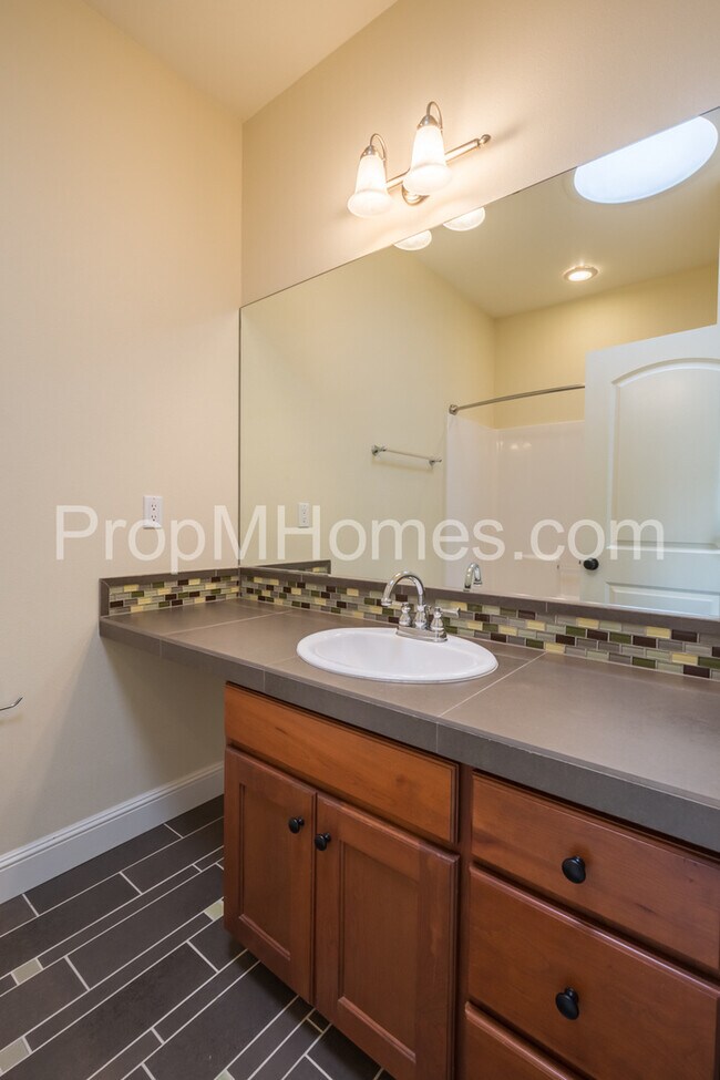 Building Photo - Prime Location - Luxury Two Bedroom Townhouse with Stylish Amenities
