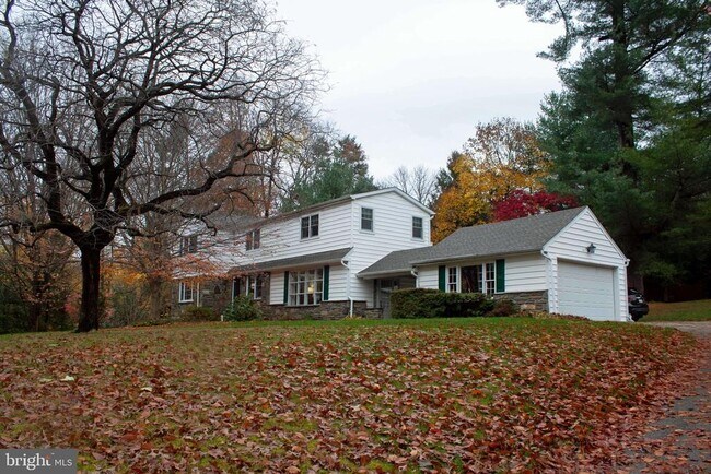 Building Photo - 901 Academy Ln