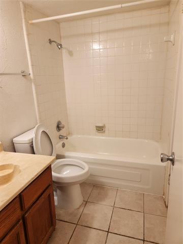 Building Photo - 9813 Walnut St