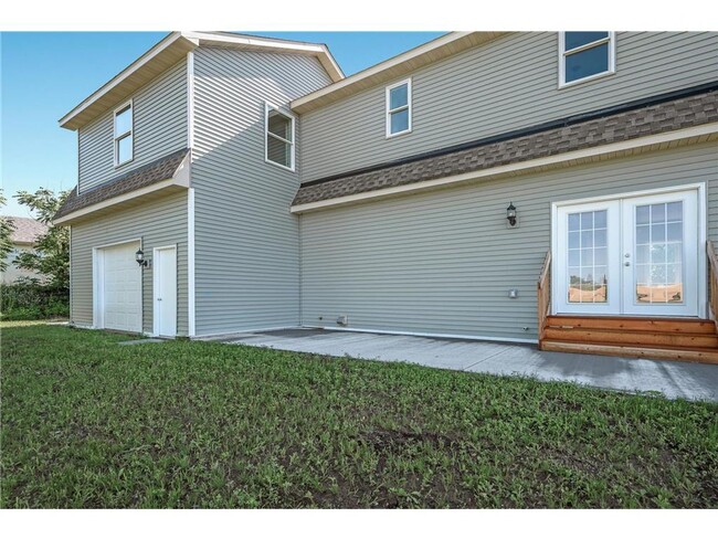 Building Photo - Rare 3 bed 4 bath no upgrade left out! 2 f...