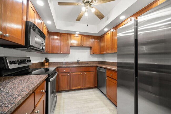 Building Photo - Charming 2-Bedroom, 1-Bathroom Fully Furnished Condo in the Heart of Downtown St. Petersburg!