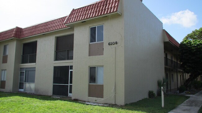 Building Photo - 6100 Forest Hill Blvd