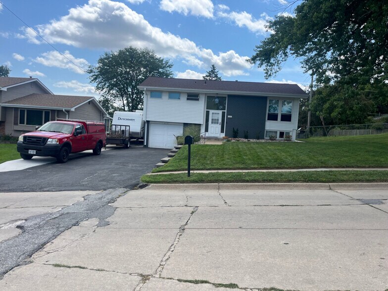 Building Photo - 9223 Ames Ave