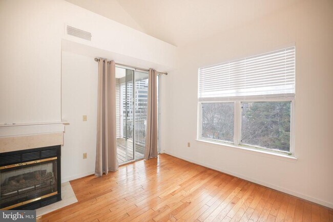 Building Photo - 1625 International Dr