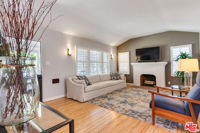 Building Photo - 10933 Ayres Ave