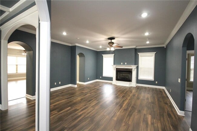 Building Photo - 610 Lyndal Ln
