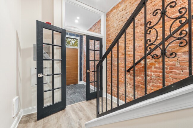 Building Photo - 2341 N College Ave