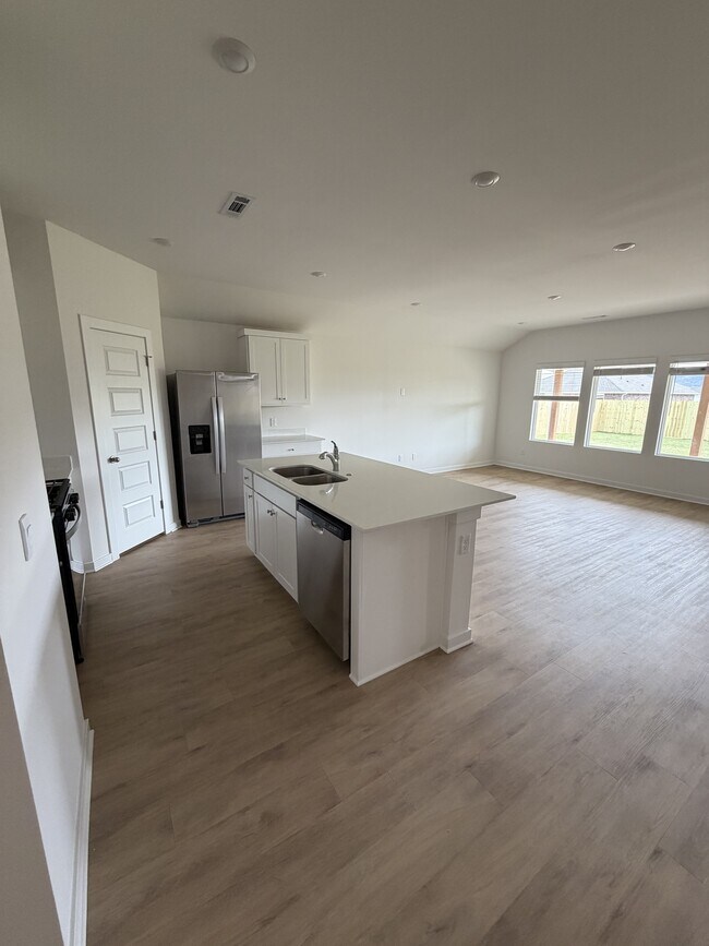 Building Photo - 562 Arizona St