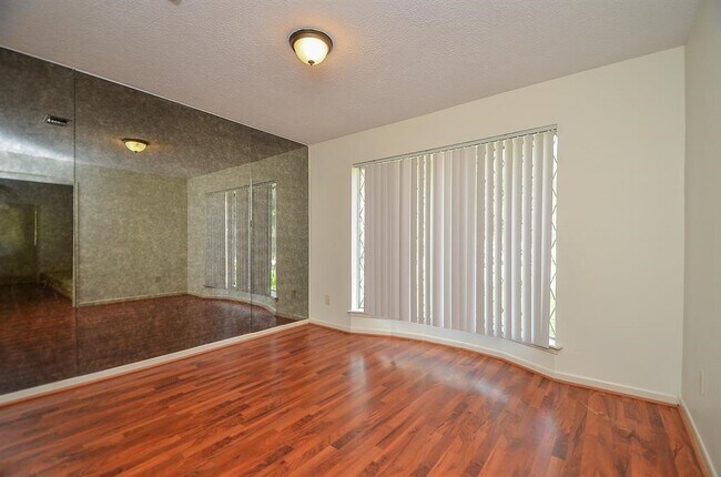 Building Photo - 4811 Wind Chimes Dr