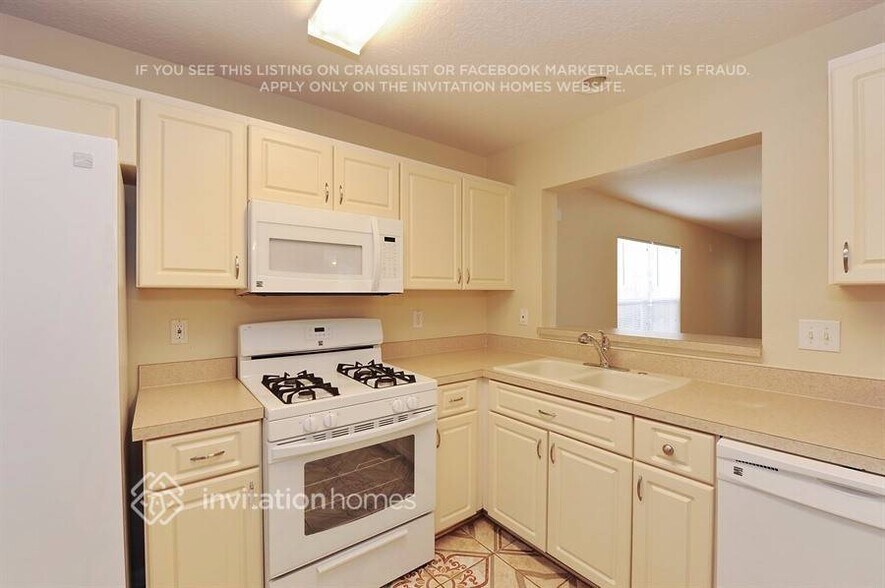 Building Photo - 6144 Skylarkcrest Dr