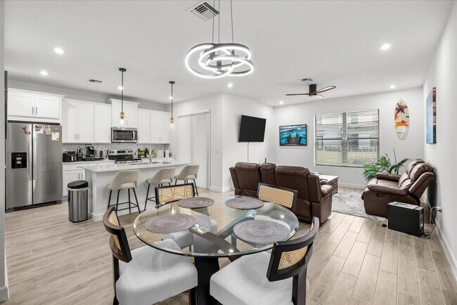 Building Photo - 14042 SW Thorens Dr
