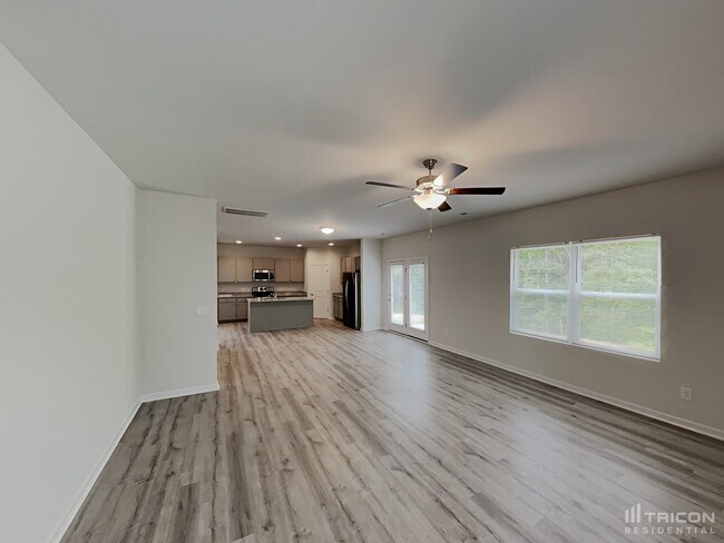 Building Photo - 3765 Streamside Dr