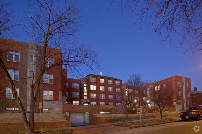 Building Photo - Devonshire Courtyard Apartments