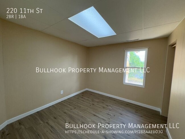 Building Photo - 220 11th St