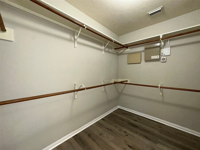 Building Photo - 3715 Humble Dr
