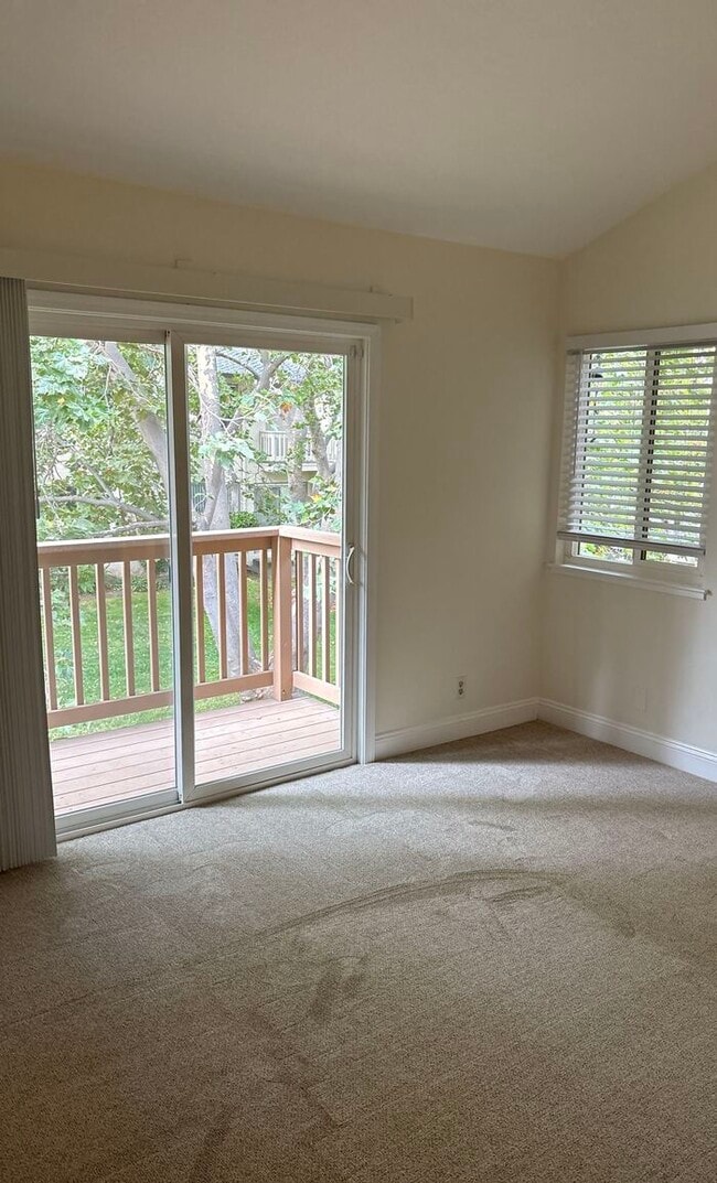 Building Photo - 6056 Elmbridge Dr