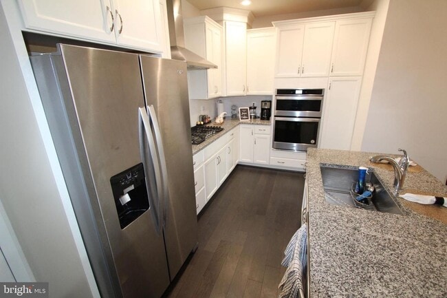 Building Photo - Stylish 1-car garage condo in the heart of...