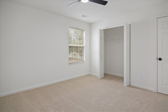 Building Photo - 4033 Ravenwood Ct