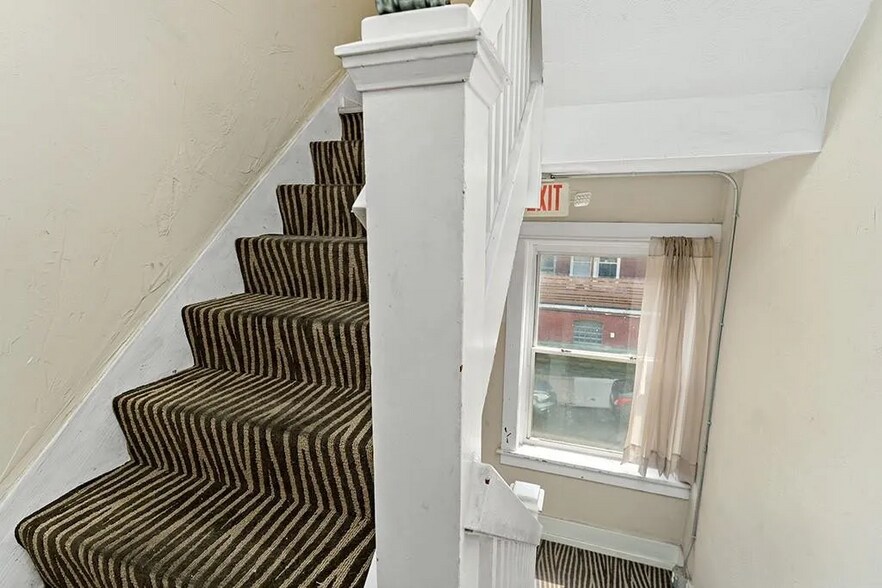 Building Photo - 250 36th St