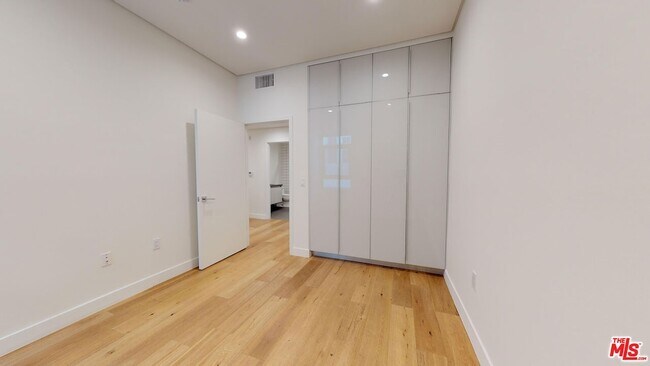 Building Photo - 938 Orange Grove Ave