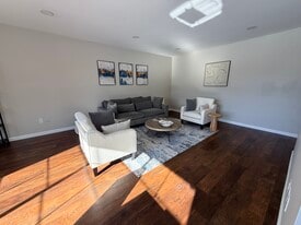 Building Photo - 670 E Fox Hills Dr