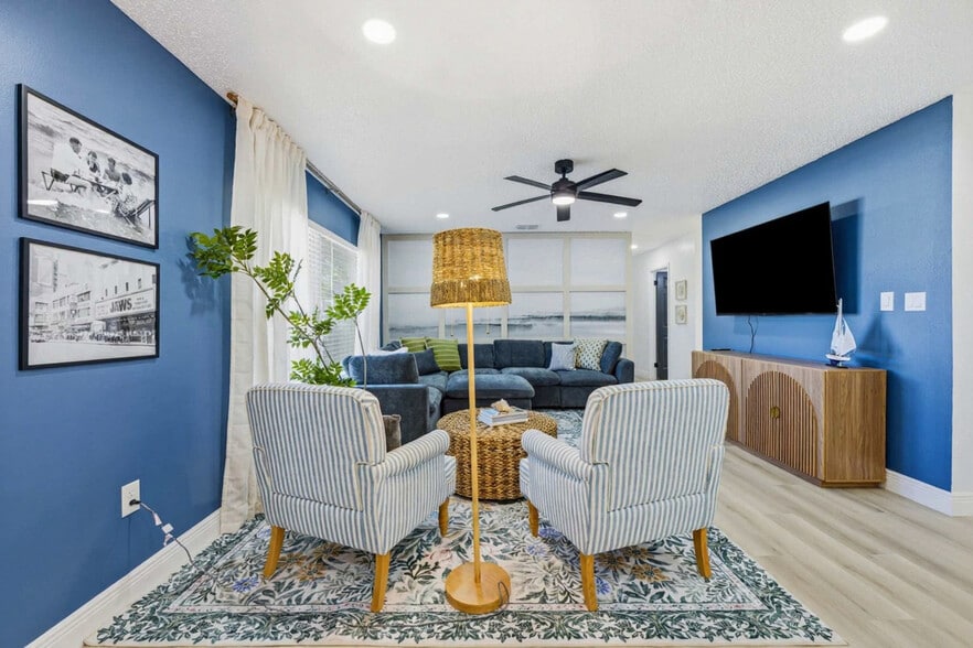 Building Photo - 4907 21st Ave W