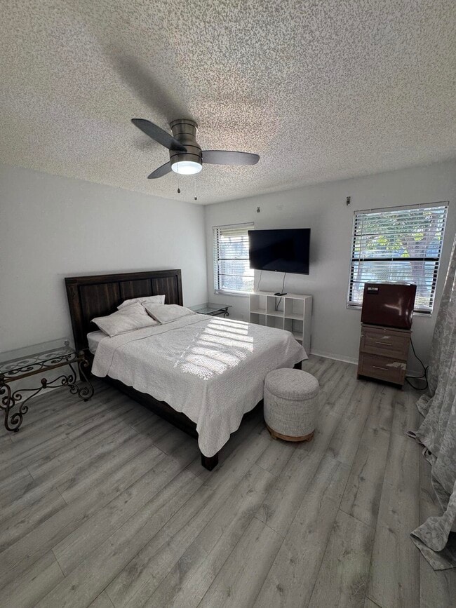 Building Photo - 1371 Thornbank Ln