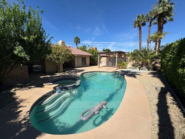 Building Photo - 40588 Clover Ln