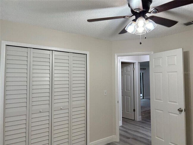 Building Photo - 484 E Maine Ave