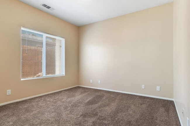 Building Photo - 3 Bedroom home in the beloved Joshua Tree area