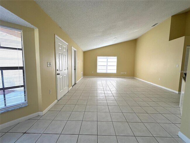 Building Photo - 3933 Magnolia Lake Ln