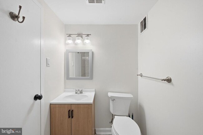 Building Photo - 5340 Holmes Run Pkwy