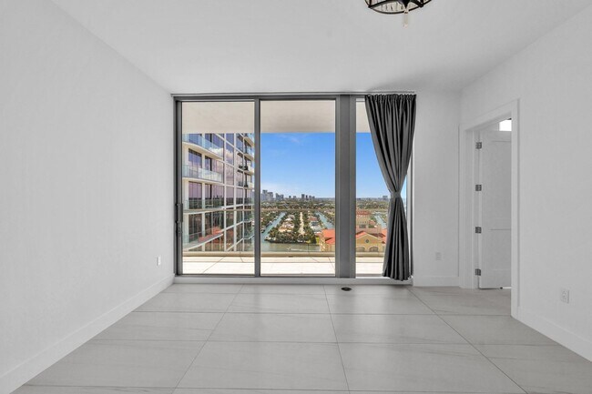 Building Photo - Stunning High-Rise Condo with Ocean Views | Prime Beach Location