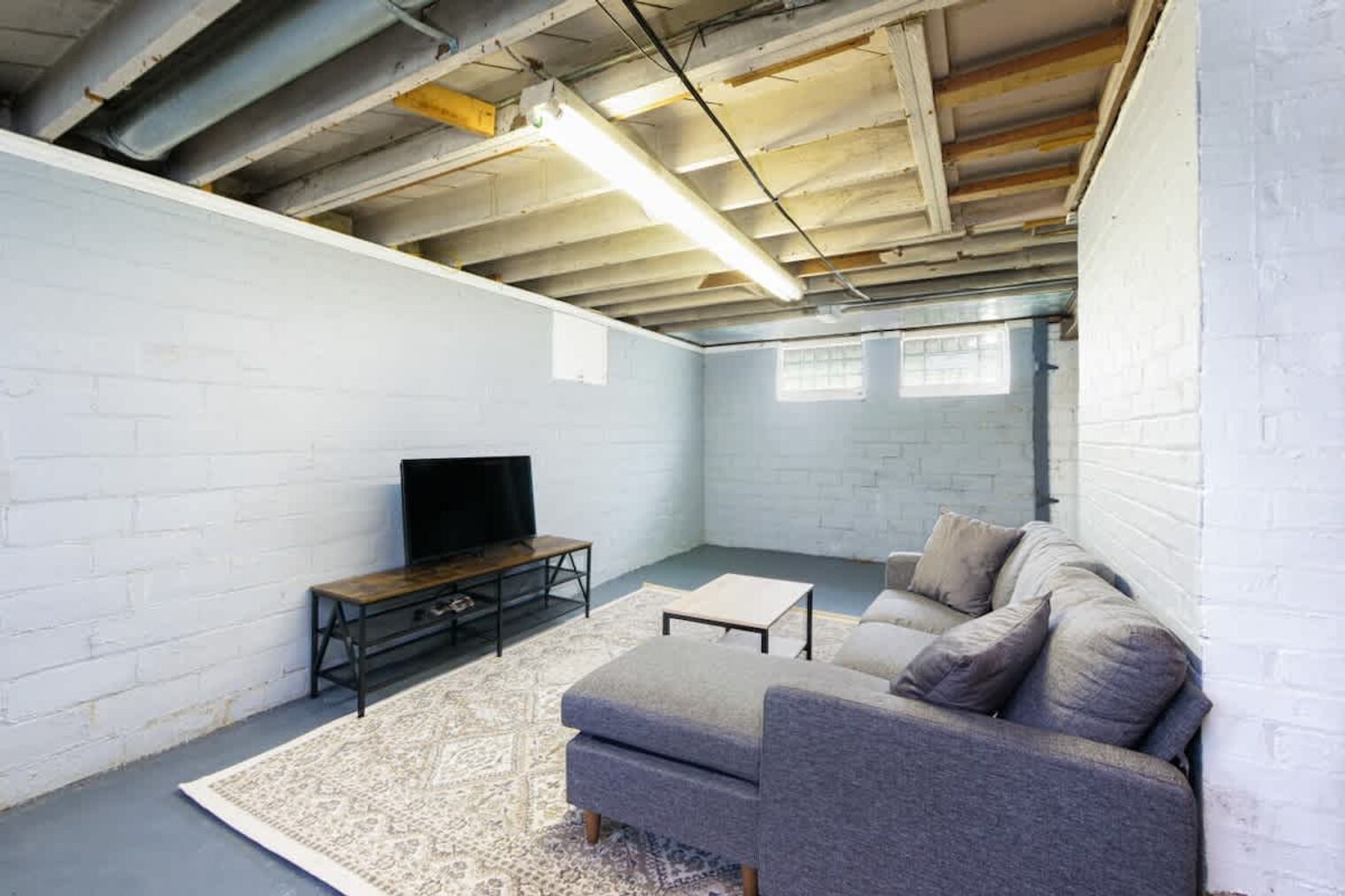 Building Photo - 3582 Silsby Rd