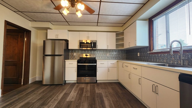 Now showing! Updated 4BR 1 bath house! - Now showing! Updated 4BR  1 bath house!