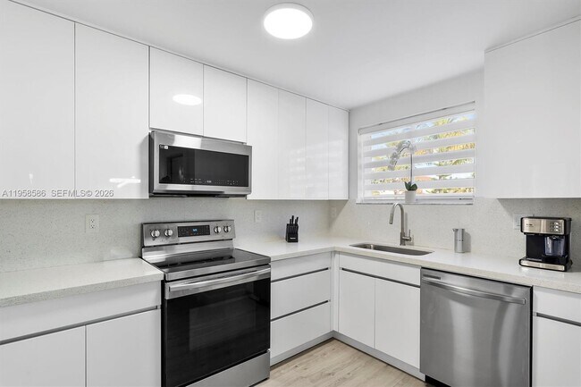 Building Photo - 342 NW 114th Ave