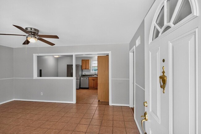Building Photo - 261 Eisenhower Dr