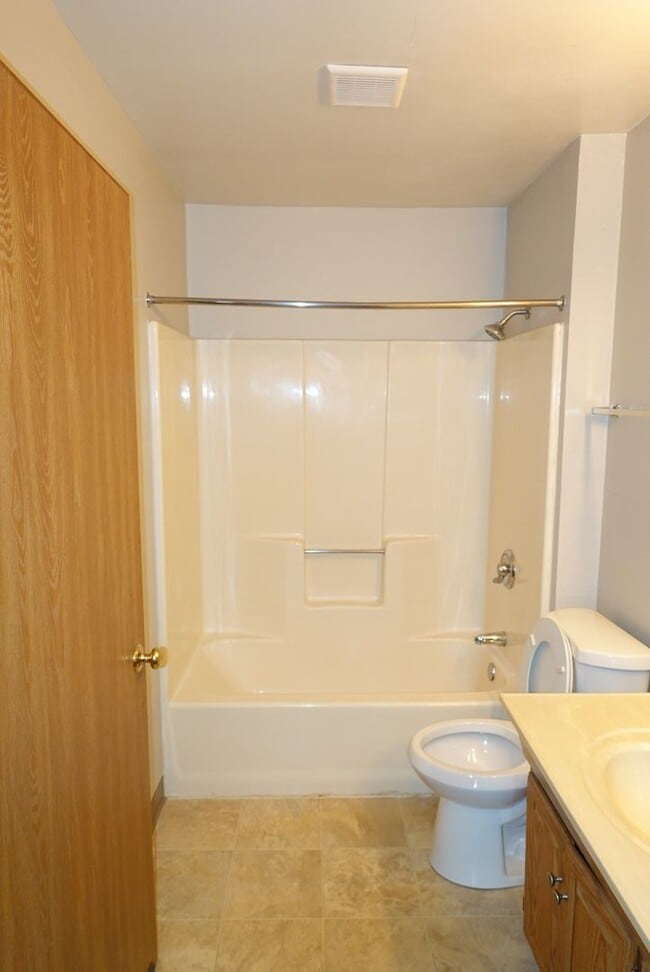 Building Photo - 1/2 OFF FIRST MONTHS RENT SPECIAL!