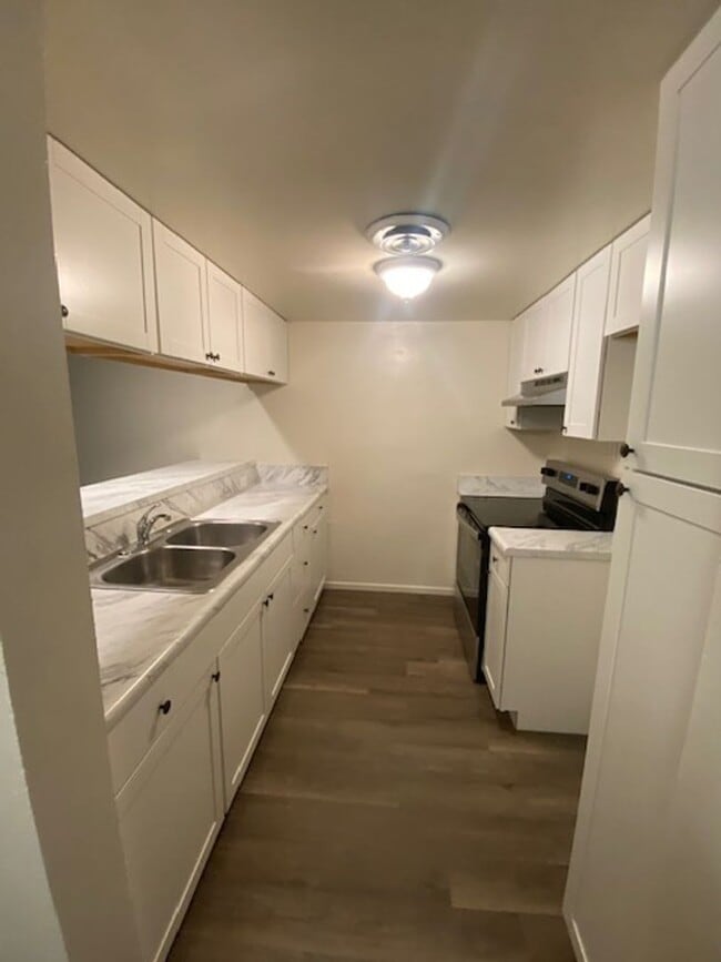 Building Photo - 1952 Stine Rd