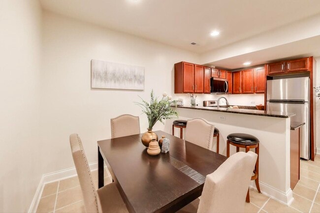 Building Photo - 6170 N Winchester Ave