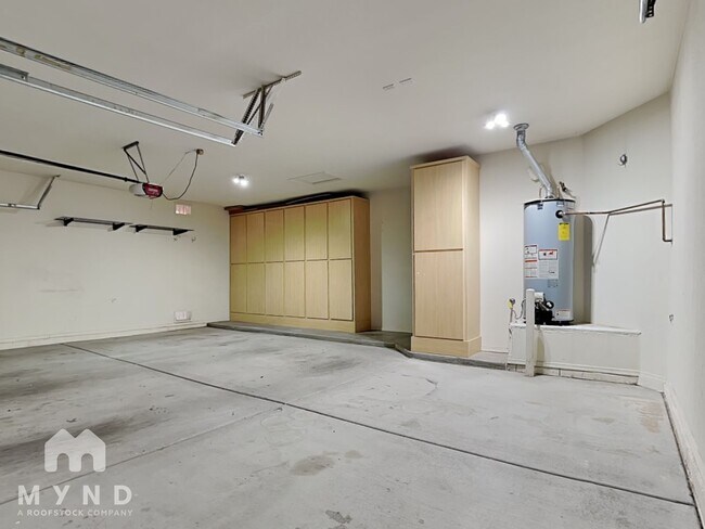 Building Photo - 513 S 120th Ave