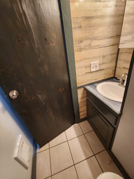 Building Photo - 70 Market St