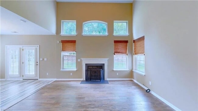 Building Photo - *** READY TO MOVE IN BY FIRST WEEK OF MAY***