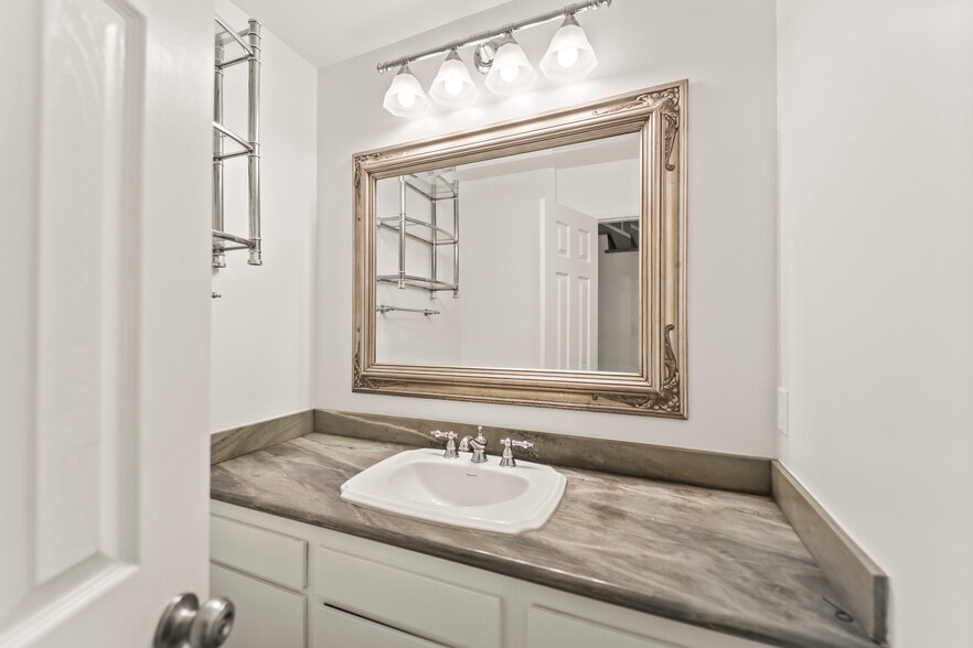 Downstairs Bath - 1214 S Alma St