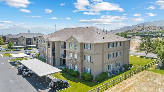 Building Photo - Updated Eagle Mountain Condo