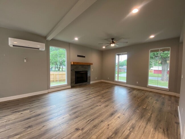 Building Photo - Beautiful home for rent in Coweta!!